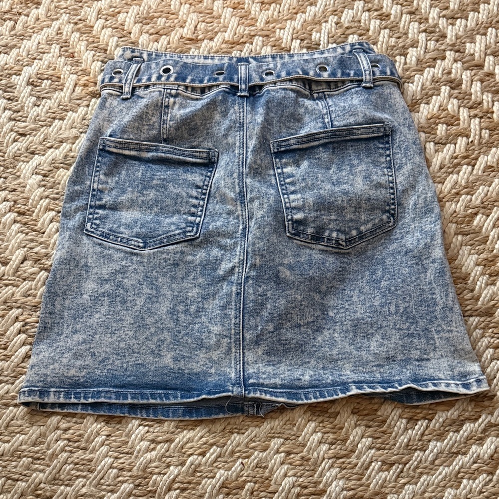 refuge Light Blue Acid-Wash Denim Mini Skirt with Self Belt - Picture 4 of 4